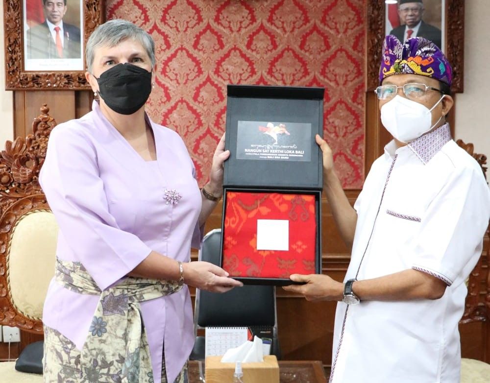 podiumnews.com-Koster Tegaskan ke Dubes Australia Covid-19 di Bali Melandai dan Stabil